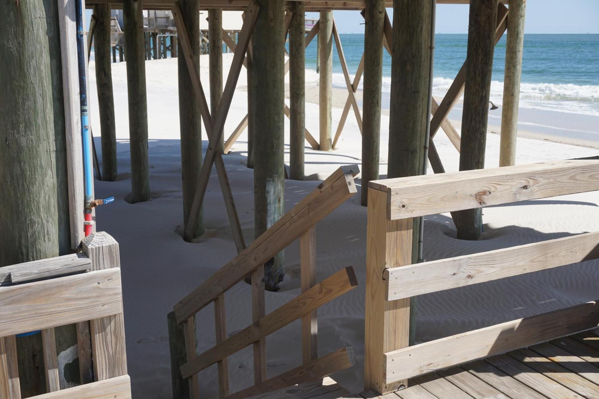 Marisol - Pet Friendly And Gulf Front! Enjoy The Large Deck With Amazing Views! Home Dauphin Island Bagian luar foto